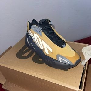 Size 8.5y MEN